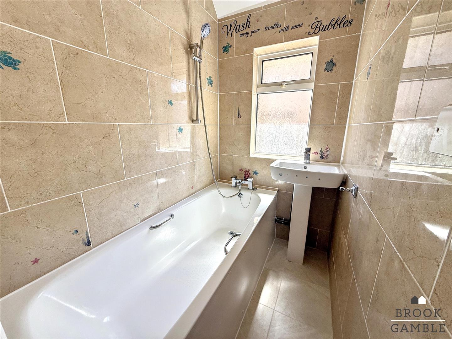 3 Bedroom House. Royal Sussex Crescent in Eastbourne,  10